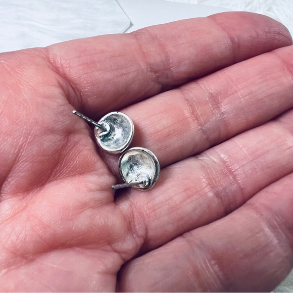 Simple minimalist brushed silvertone, costume stud pierced earrings - Picture 7 of 8